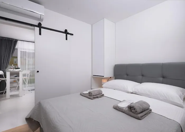Apartmán Venti With Swimming Pool And Private Parking Kožino