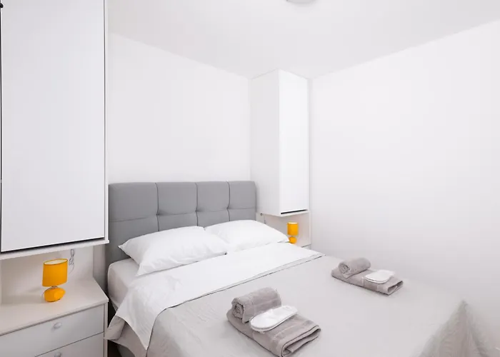 Venti With Swimming Pool And Private Parking Apartmán
