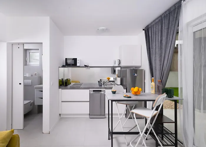Apartmán Venti With Swimming Pool And Private Parking *