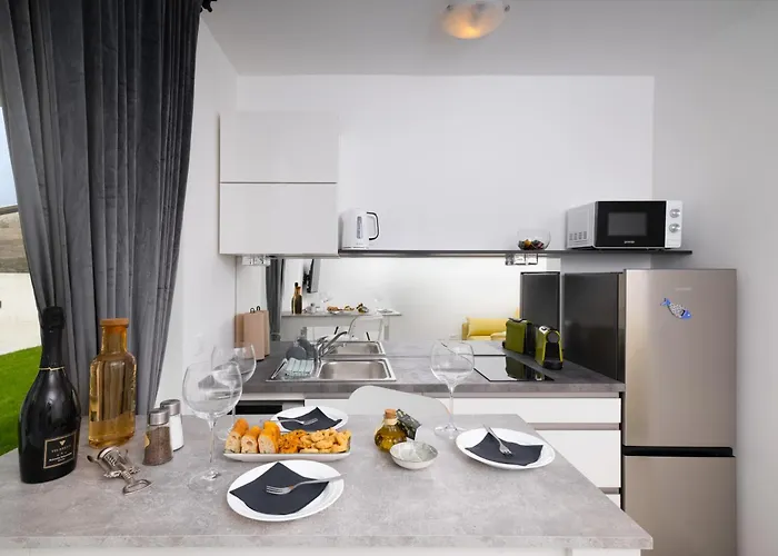 Venti With Swimming Pool And Private Parking Apartmán *