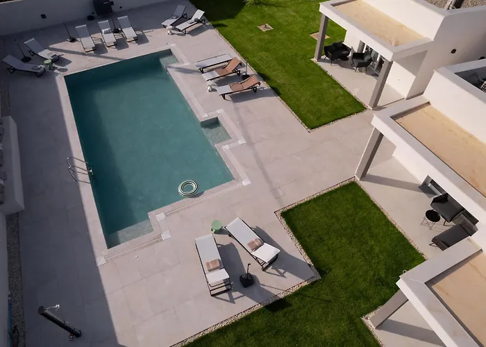 Venti With Swimming Pool And Private Parking Apartmán