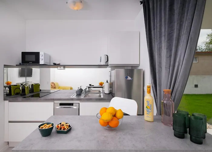 Apartmán Venti With Swimming Pool And Private Parking Kožino