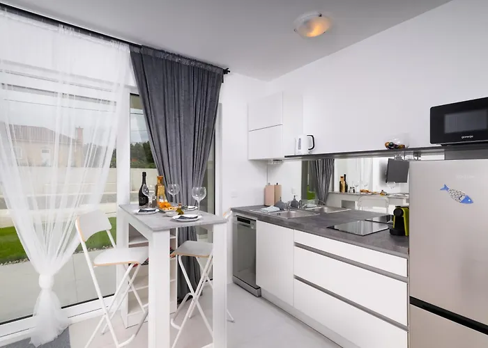 Apartmán Venti With Swimming Pool And Private Parking *