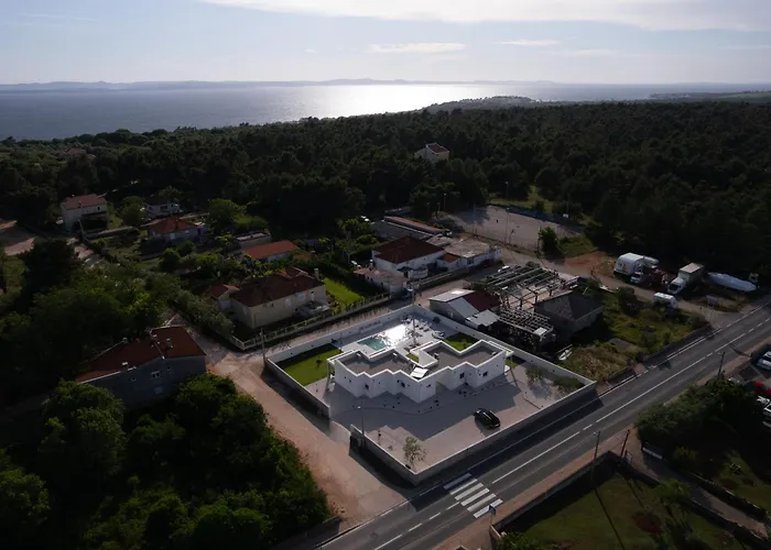 Venti With Swimming Pool And Private Parking