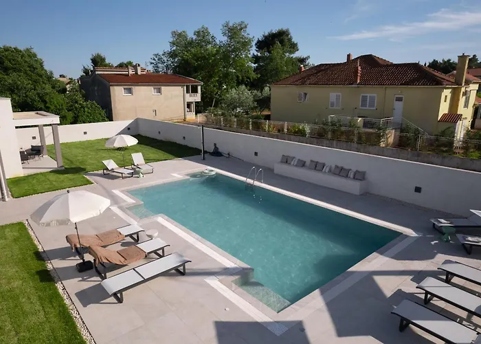 Venti With Swimming Pool And Private Parking Apartmán