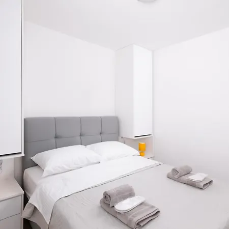 Venti With Swimming Pool And Private Parking Appartement
