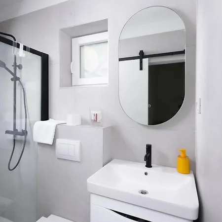 Venti With Swimming Pool And Private Parking Appartement *