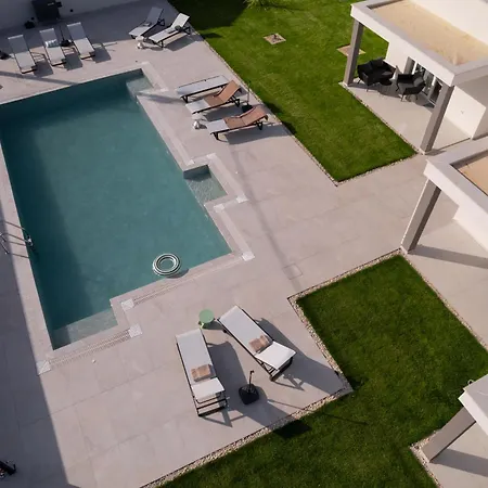 Venti With Swimming Pool And Private Parking Appartement