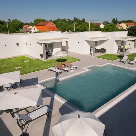 Venti With Swimming Pool And Private Parking