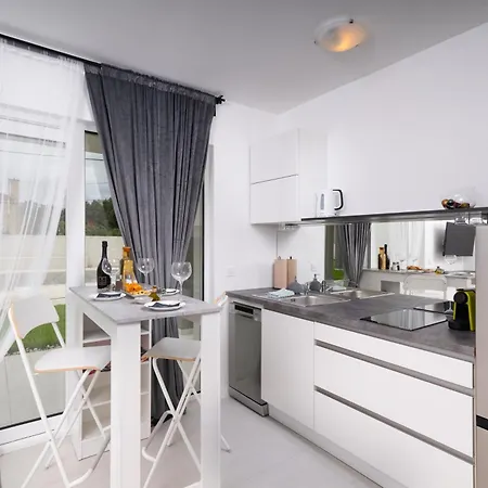 Appartement Venti With Swimming Pool And Private Parking *